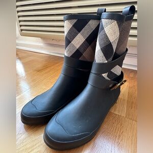 Burberry House Check Rubber Rain Boots